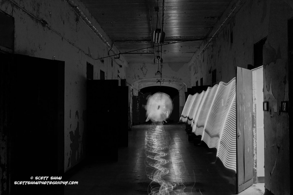 B_W-Hall-and-door