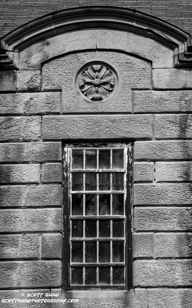 Lunatic-B_W-Window